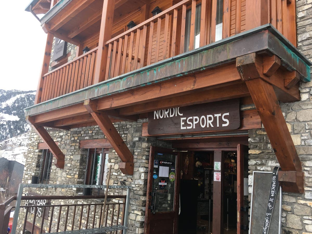 Nordic Esports ski hire shop at the foot of the El Tarter chairlift
