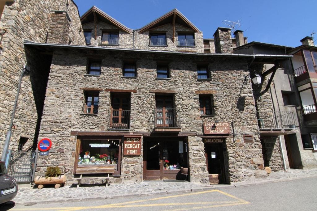 Casa Vella Popaire — photo 1 of 7