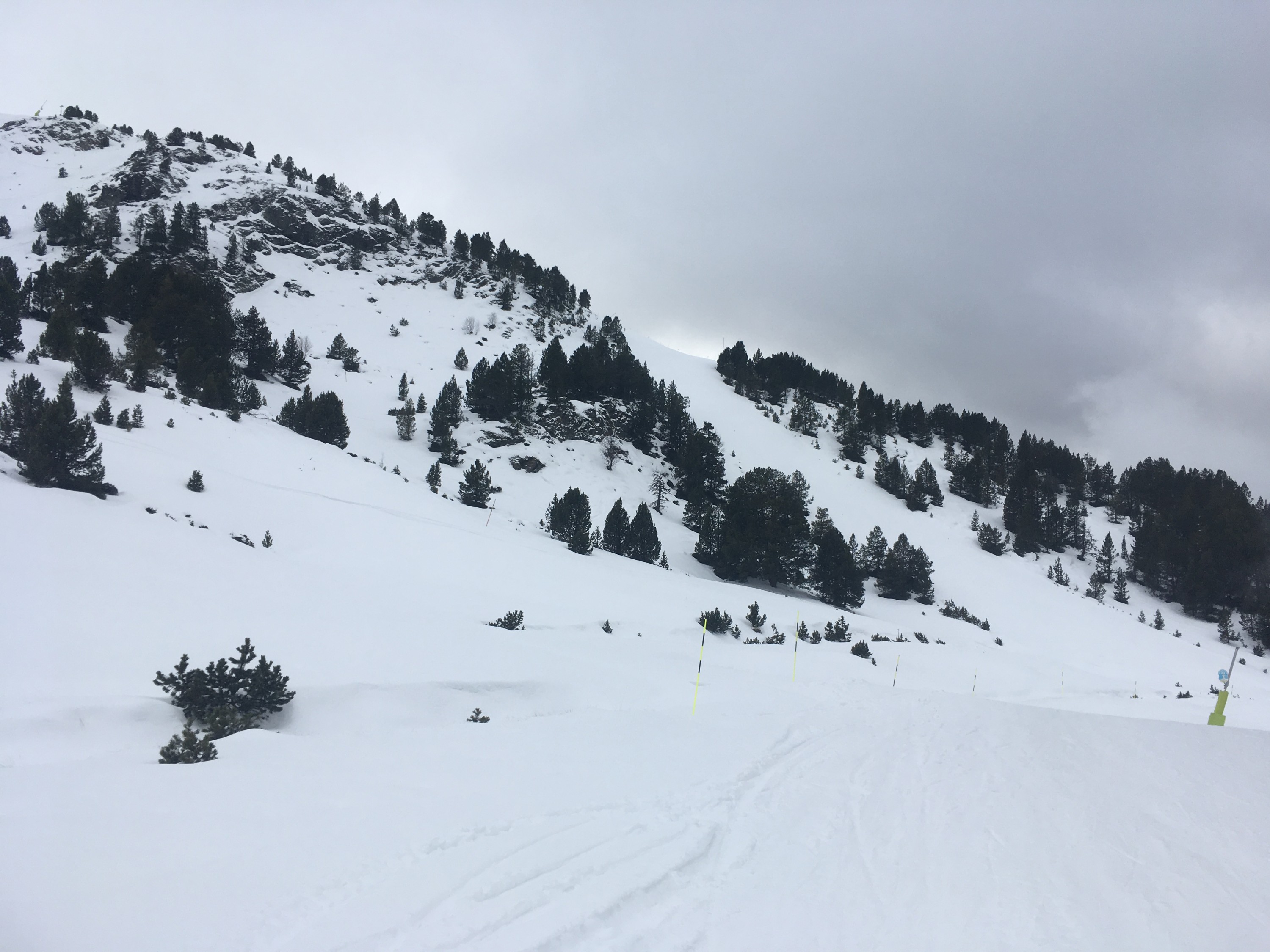 ski hire in soldeu