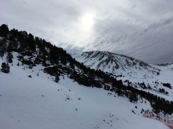 The snow is on it's way to El Tarter. Taken from the Tosa Espiolets chairlift looking across to the Llosada chairlift.