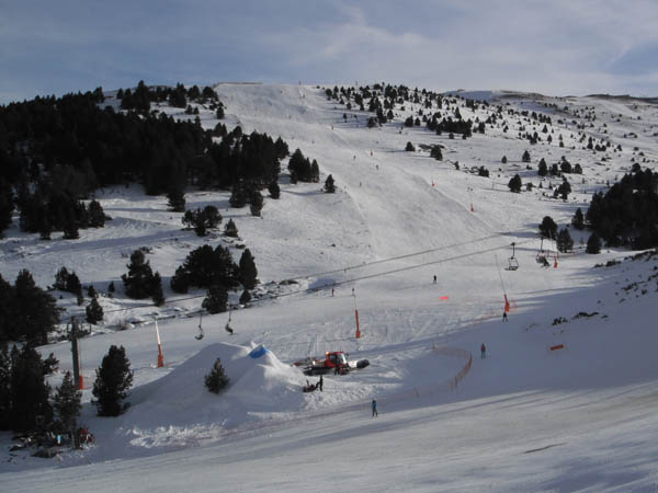 Serrat Pinos red slope