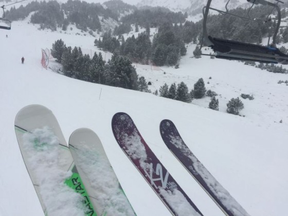 Powder snow on the skis