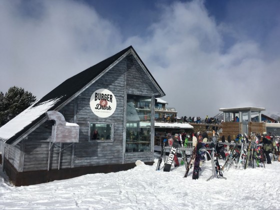 Burger and Drink hut, located near to the TSD6 Llosada and TSD6 Tosa Espiolets lifts