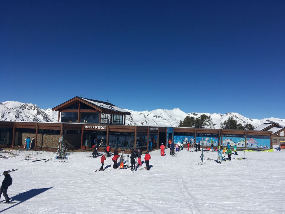 Soldeu Ski School on a beautiful day