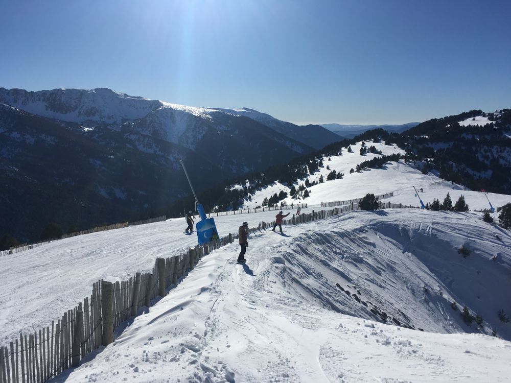 Living life on the edge in Canillo. (Off-piste to the side of Rossinyol blue run).