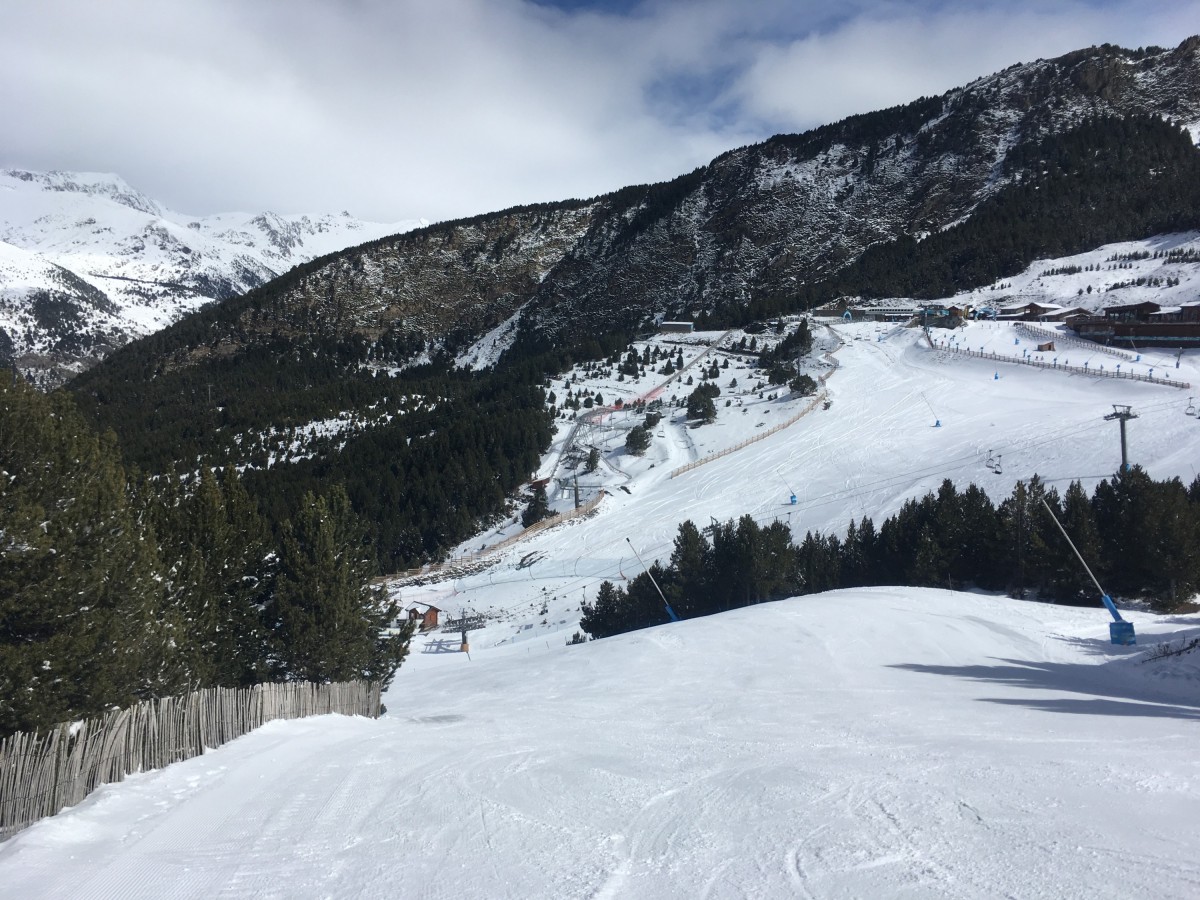 View of Canillo beginners area, taken from the Rossinyol blue run