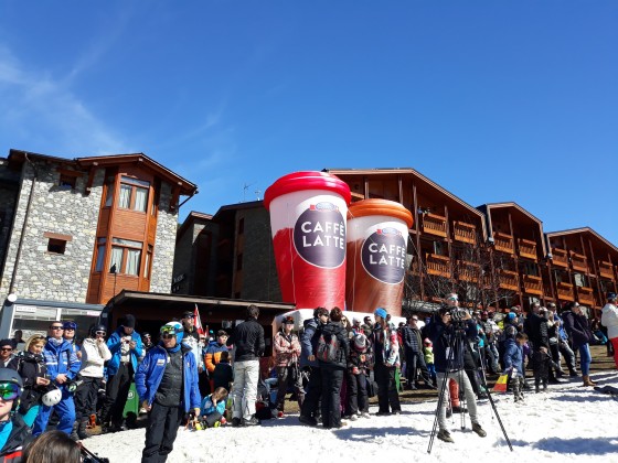 Crowds outside Hotel Nordic watching the Super G Finals