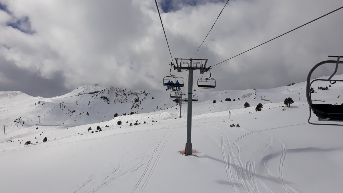Fresh snow under the Solana chairlift