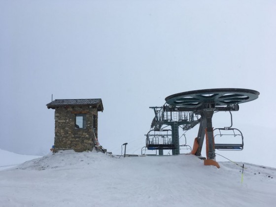 The top of TSF4 Els Clots chair lift from El Tarter to Canillo