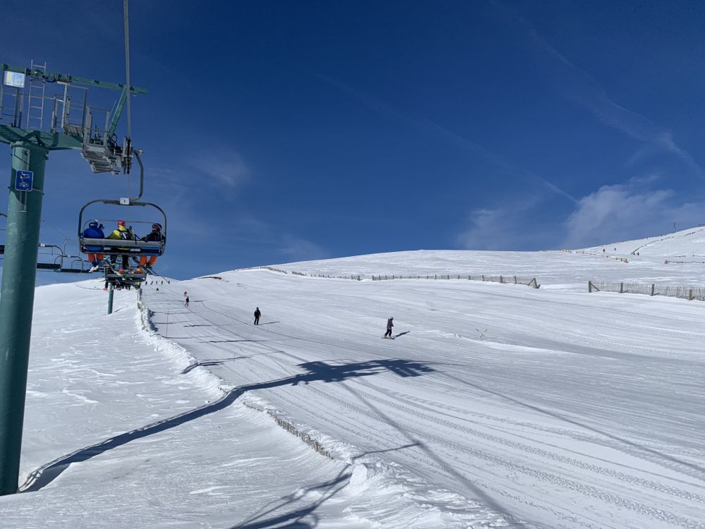 View of Daina blue run from Els Clots chairlift