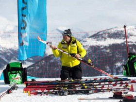 Preparing the skis - 11th March - Photo: Iñaki Rubio