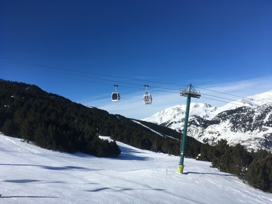 Soldeu gondola over the black Avet slope